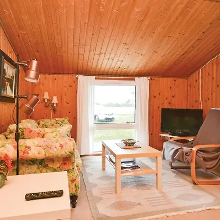 2 Bedroom Amazing In Holiday home