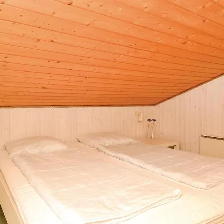 2 Bedroom Amazing In Holiday home