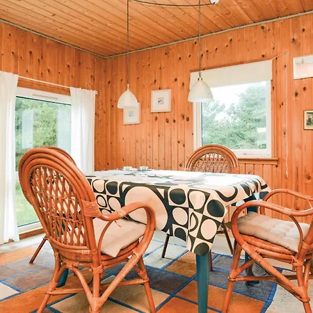 2 Bedroom Amazing In Holiday home
